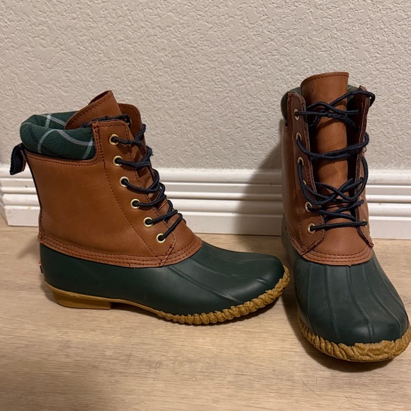 Tommy Hilfiger Shoes - Tommy Hilfiger Brown and Green Lace Up Boots